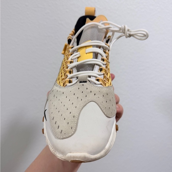 Nike Yellow and Gray react the 10th - Picture 2 of 9